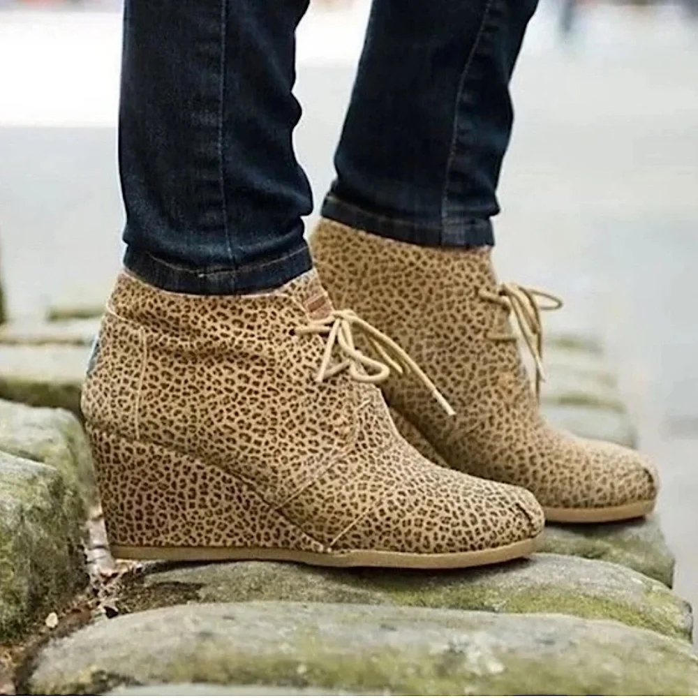 Toms | Women’s tan/black Kala Desert Cheetah Leopard Print Wedge laceup shoe 7.5